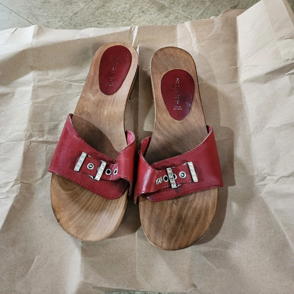 Clogs - Picture 3 of 4